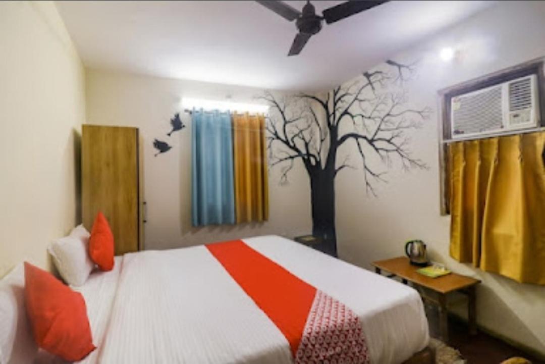 Om Shanthi Paying Guest House Varanasi Exterior foto