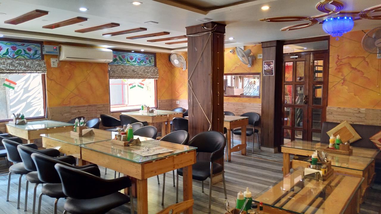 Om Shanthi Paying Guest House Varanasi Exterior foto