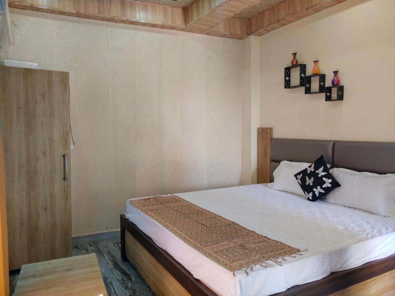 Om Shanthi Paying Guest House Varanasi Exterior foto