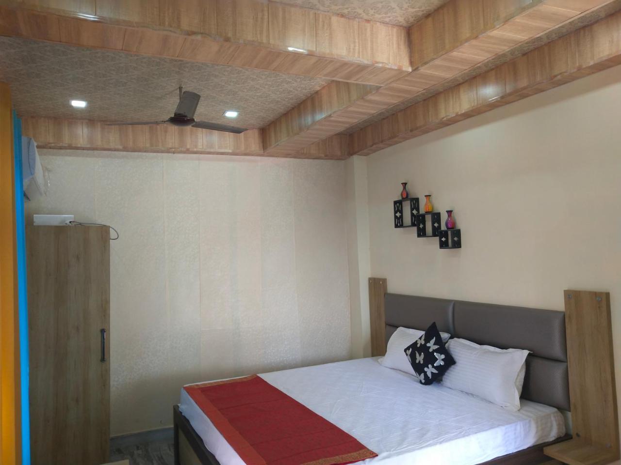 Om Shanthi Paying Guest House Varanasi Exterior foto